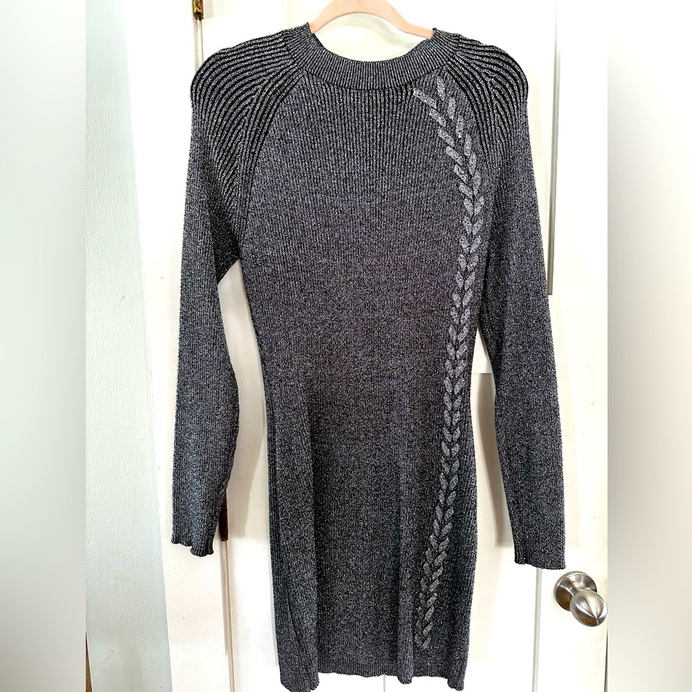 Gorgeous and sexy‎ silver dress! Size xl bodycon
Stretchy